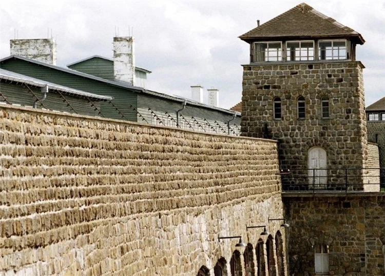 Interiér expozice památníku Mauthausen | Koncentrační tábor Mauthausen a historický Linec