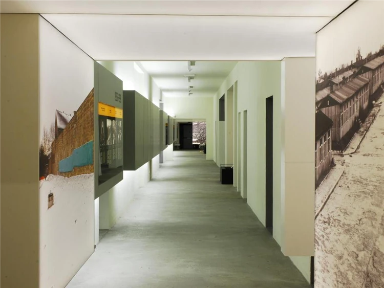 Výstava v památníku koncentračního tábora Mauthausen | Koncentrační tábor Mauthausen a historický Linec