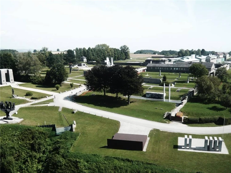 Mezinárodní park památníků v KT Mauthausen | Koncentrační tábor Mauthausen a historický Linec