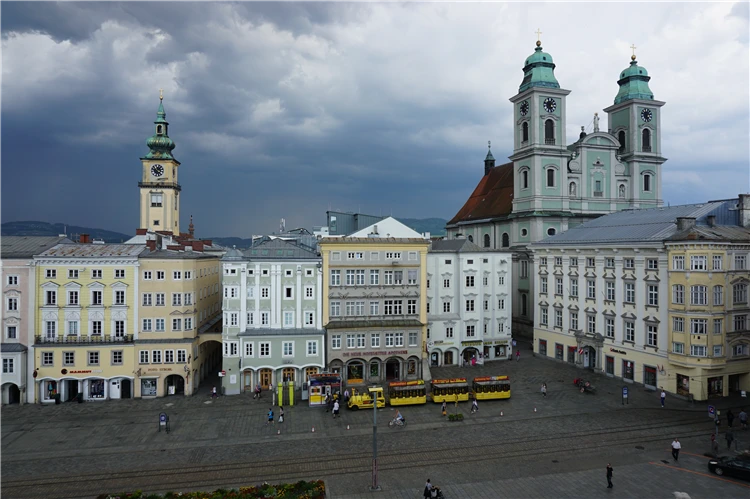 Historické centrum města Linec s výhledem na Dunaj | Koncentrační tábor Mauthausen a historický Linec