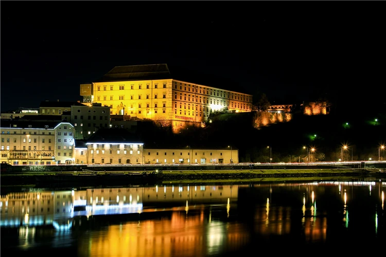 Panorama historického města Linec v Rakousku | Koncentrační tábor Mauthausen a historický Linec