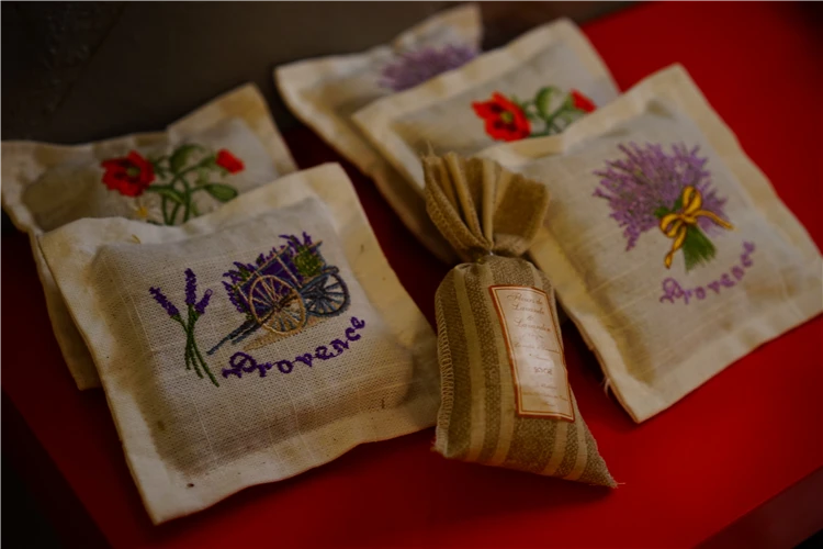 Levandulový pytlíček – typický provensálský suvenýr | Skryté perly Provence - program s koupáním v moři, jezeře i řece
