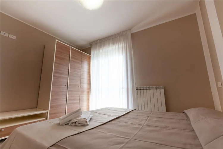 Residence Holiday Club Alba Adriatica – relaxační zóna u bazénu | Alba Adriatica / Residence Holiday Club