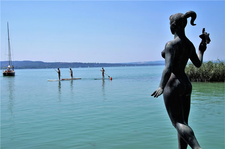 Socha u jezera Balaton v Maďarsku | Balaton - maďarské moře