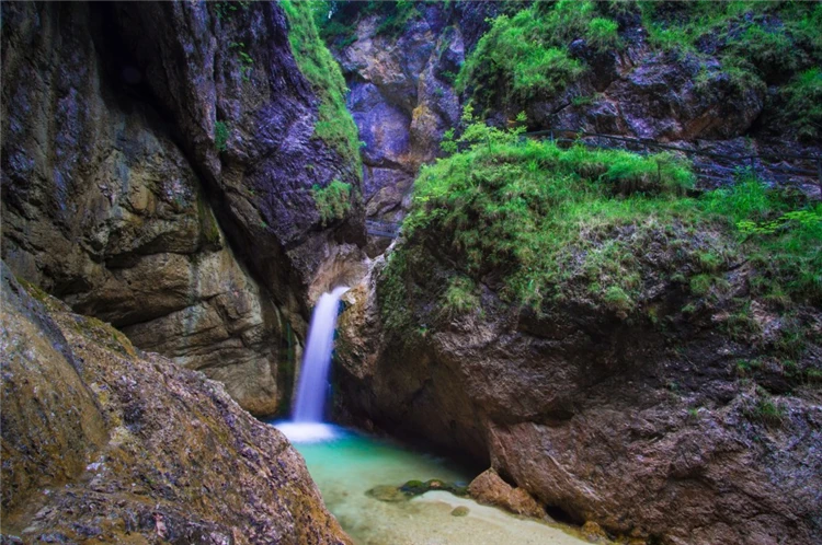 Soutěska Almbachklamm v NP Berchtesgaden – divoký potok mezi skalami | Den v NP Berchtesgaden - solné doly a soutěska