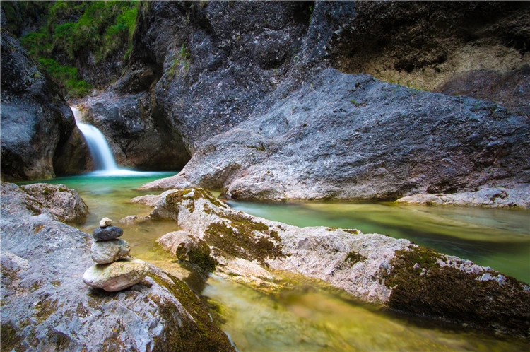 Vodopády a skály v soutěsce Almbachklamm | Den v NP Berchtesgaden - solné doly a soutěska