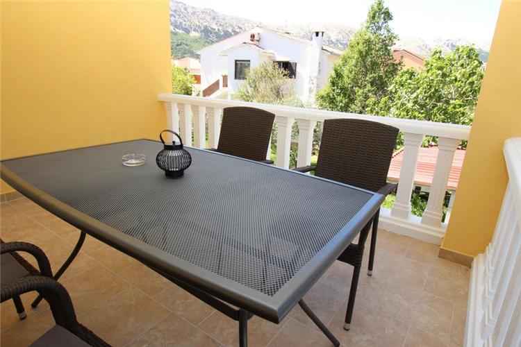 Balkon apartmánu Gorica 1 v Bašce s posezením | Baška / Apartmánový dům Gorica 1