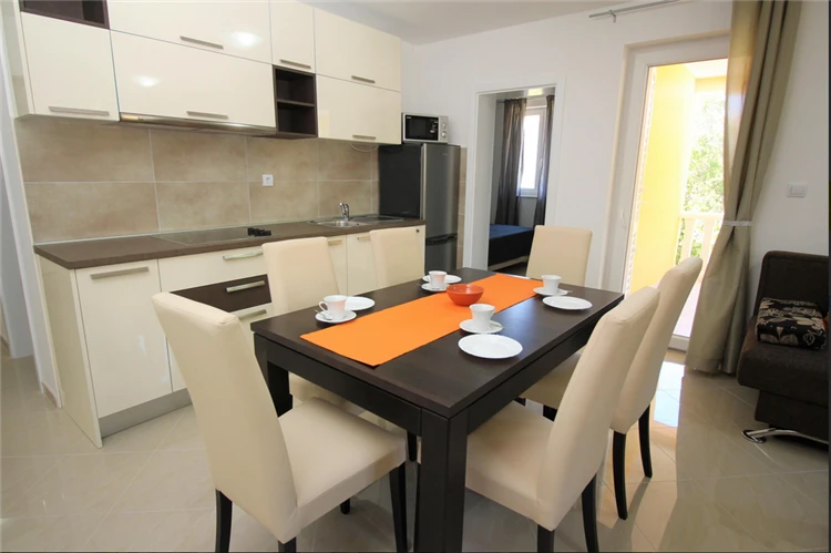 Vybavená kuchyně apartmánu Gorica 1 Baška | Baška / Apartmánový dům Gorica 1