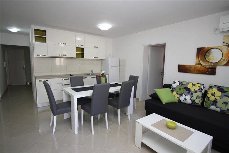 Obývací pokoj s jídelním koutem Gorica 1 Baška | Baška / Apartmánový dům Gorica 1