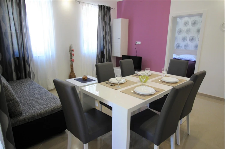 Jídelní stůl v apartmánu Gorica 1 Baška | Baška / Apartmánový dům Gorica 1