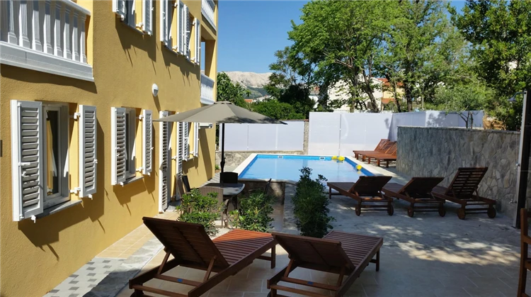 Vila Gorica 1 s bazénem v Bašce | Baška / Apartmánový dům Gorica 1