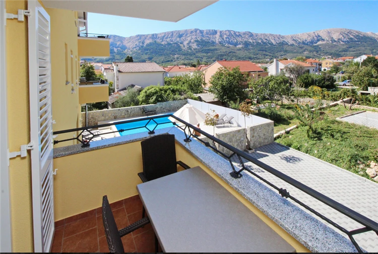 Prostorný balkon apartmánu Gorica 2 v Bašce | Baška / Apartmánový dům Gorica 2