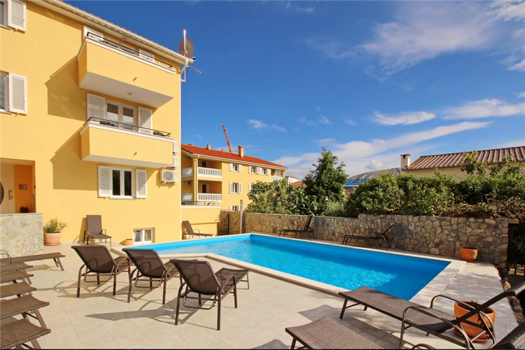 Bazén apartmánového domu Gorica 2 v Bašce | Baška / Apartmánový dům Gorica 2
