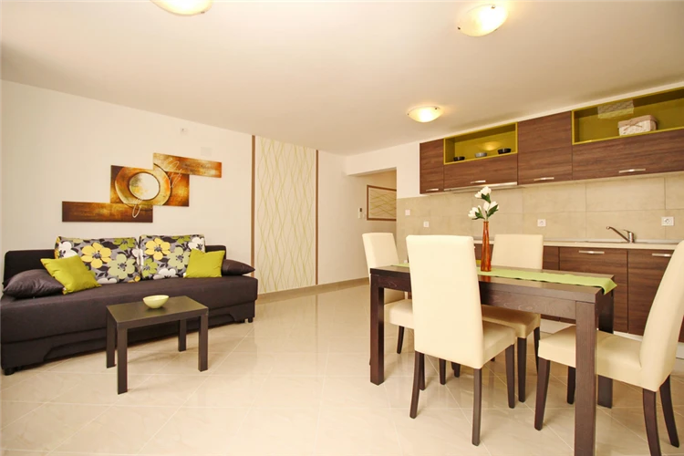 Obývací pokoj s jídelním koutem, Gorica 2 Baška | Baška / Apartmánový dům Gorica 2