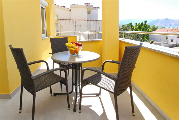 Balkon apartmánu v Apartmánovém domě Brnić, Baška | Baška / Apartmánový dům Brnić