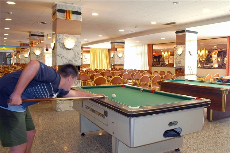 Biliárový stůl v hotelu HTop Olympic v Calelle | Calella / Hotel HTop Olympic