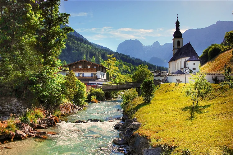 Idylická vesnice Ramsau am Dachstein s alpskou krajinou | Ledovec Dachstein - pohodová letní turistika