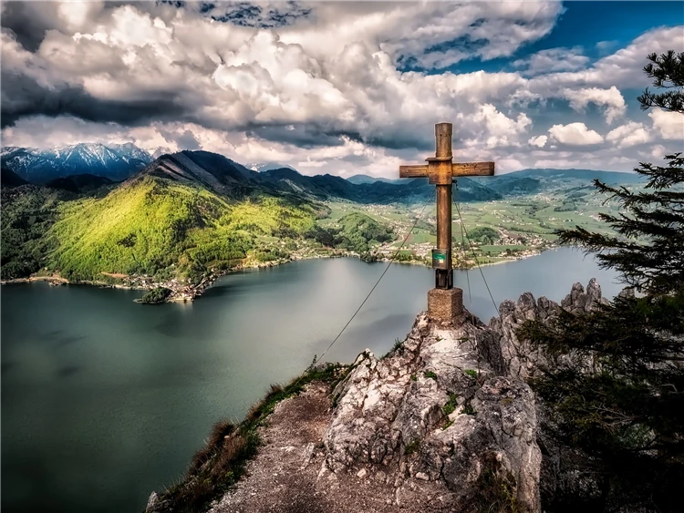 Město Gmunden s jezerem Traunsee v Salzkammergut | Ledovec Dachstein - pohodová letní turistika