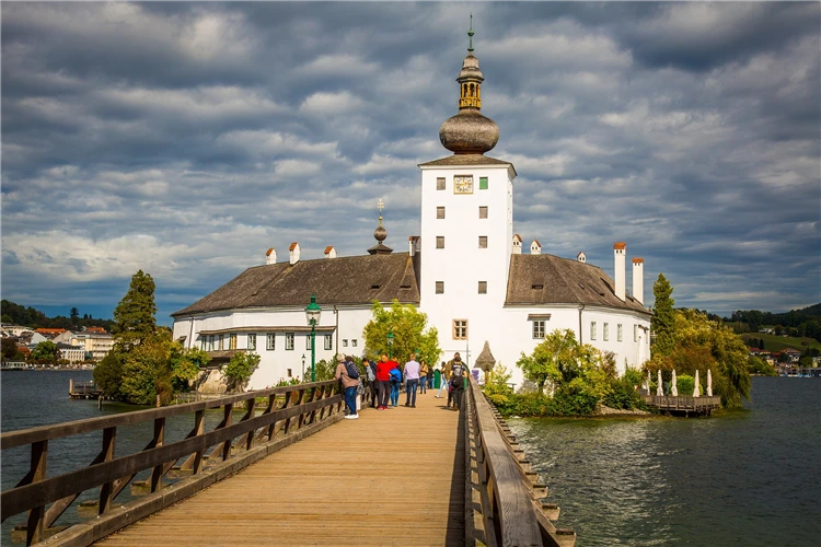 Pohled na jezero a město Gmunden v Horním Rakousku | Ledovec Dachstein - pohodová letní turistika