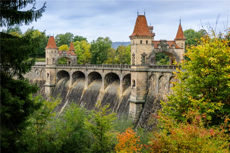Les Království – přehrada a okolní lesnatá krajina | Putování pohádkovým Podkrkonoším