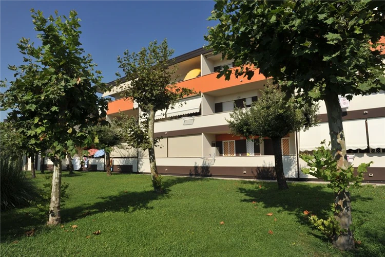 Residence Le Palme a Ismare – pohled na exteriér budovy v Silvi Marina | Silvi Marina / Residence Le Palme a Ismare