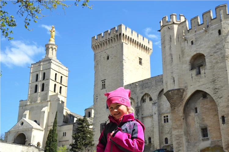 Avignon s papežským palácem a mostem | Skryté perly Provence - program s koupáním v moři, jezeře i řece