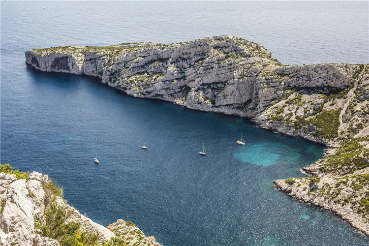 Marseille – historické nábřeží s rybářskými loďmi | Skryté perly Provence - program s koupáním v moři, jezeře i řece