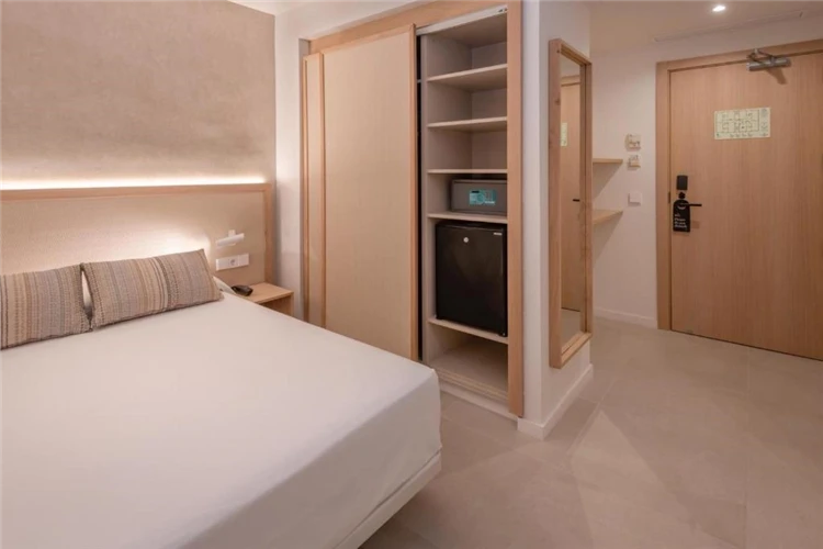 Interiér pokoje Premium v hotelu Alhambra | Santa Susanna / Hotel Alhambra