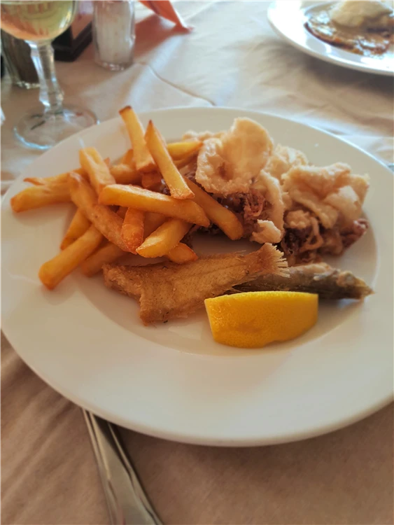 Pokrm servírovaný v hotelu Mocambo | San Benedetto del Tronto / Hotel Mocambo