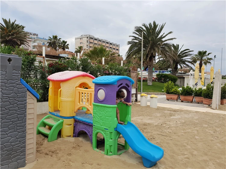 Oběd na terase hotelu Mocambo | San Benedetto del Tronto / Hotel Mocambo