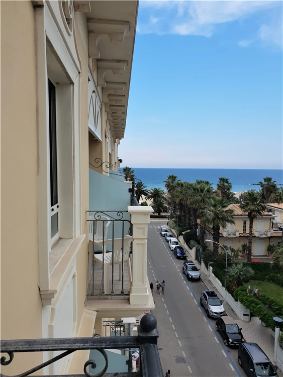 Odpolední posezení u hotelu Mocambo | San Benedetto del Tronto / Hotel Mocambo