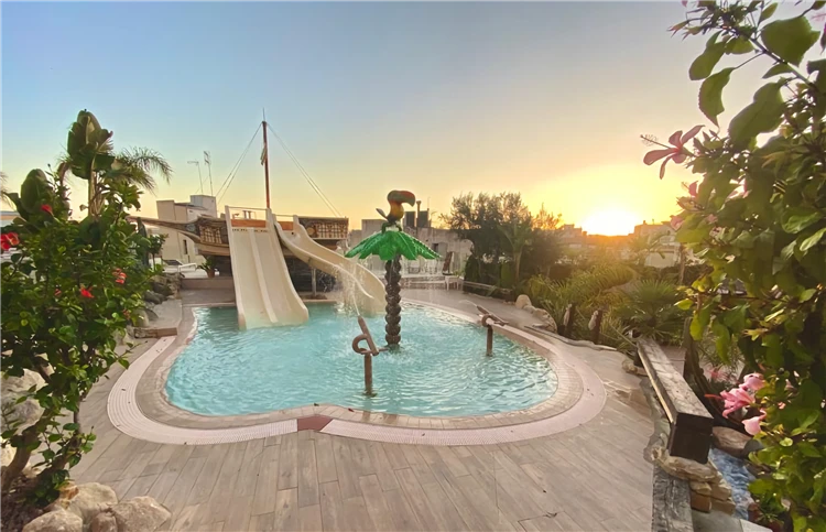Venkovní bazén hotelu Alba Seleqtta v Lloret de Mar | Lloret de Mar / Hotel Alba Seleqtta