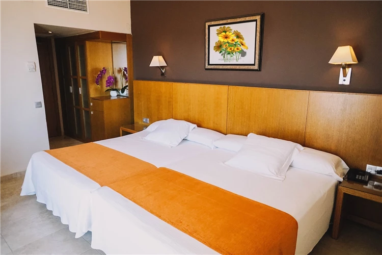 Čtyřlůžkový standardní pokoj v hotelu Alba Seleqtta | Lloret de Mar / Hotel Alba Seleqtta
