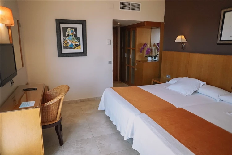 Trojlůžkový standardní pokoj v hotelu Alba Seleqtta | Lloret de Mar / Hotel Alba Seleqtta