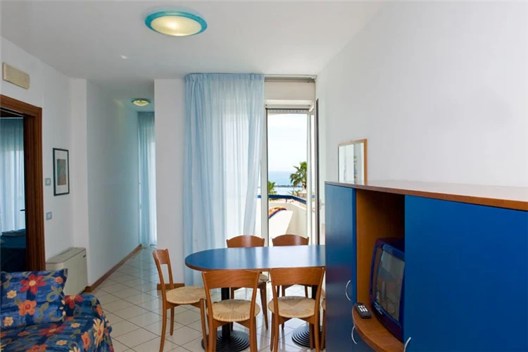 Residence Oltremare – pokojová terasa s výhledem | San Benedetto del Tronto / Residence Oltremare