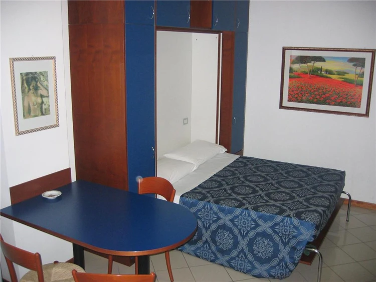 Residence Oltremare – světlý interiér pokoje | San Benedetto del Tronto / Residence Oltremare