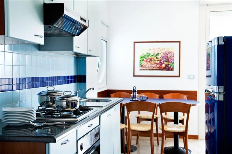 Residence Oltremare – jídelní kout v apartmánu | San Benedetto del Tronto / Residence Oltremare