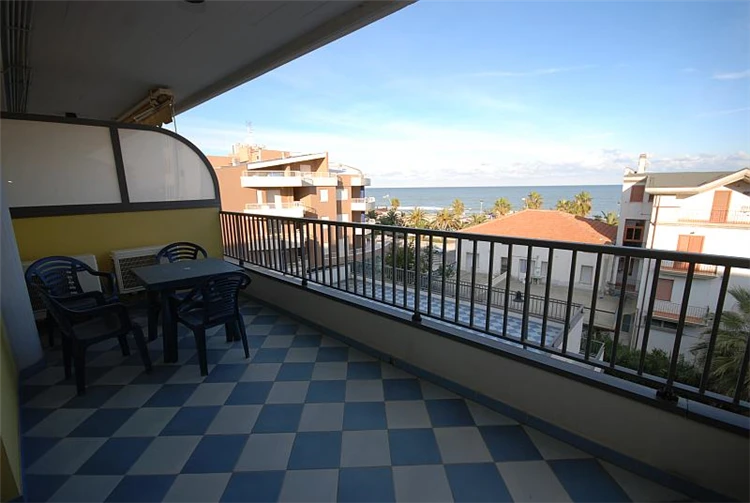 Residence El Chico v Alba Adriatica – relaxace u bazénu | Alba Adriatica / Residence El Chico
