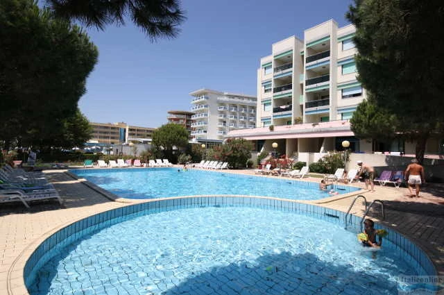 Residence Luxor Bibione – vstup a okolí ubytování | Bibione / Residence Luxor