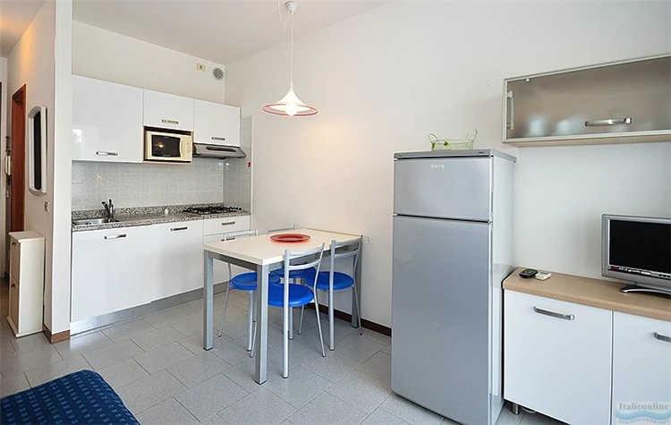 Residence Luxor – budova apartmánů obklopená zelení | Bibione / Residence Luxor