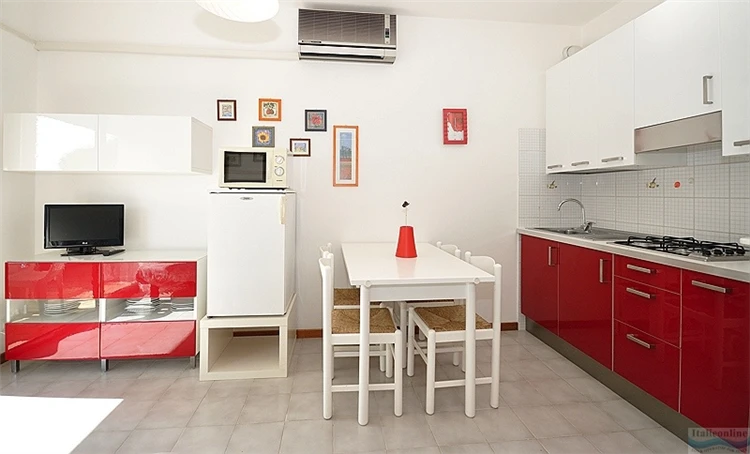 Residence Luxor – bazén s lehátky pro hosty | Bibione / Residence Luxor