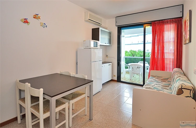 Residence Luxor Bibione – relaxační zóna u bazénu | Bibione / Residence Luxor