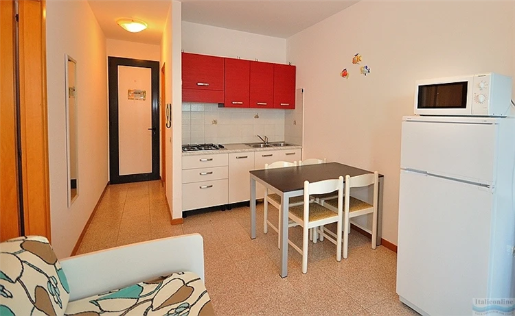 Residence Luxor – pohled na plavecký bazén | Bibione / Residence Luxor