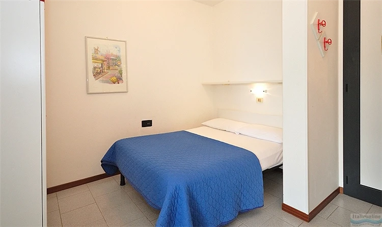 Residence Luxor – večerní osvětlení bazénu | Bibione / Residence Luxor
