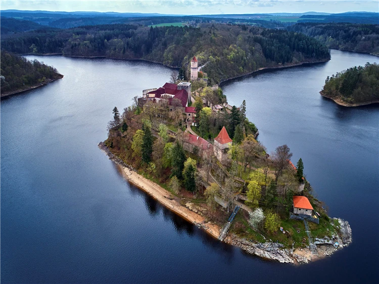Plavba lodí po přehradě Orlík za slunečného dne | Orlík a Zvíkov s plavbou
