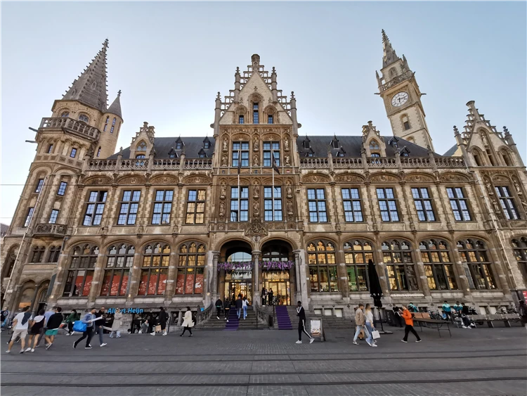 Odpolední procházka historickým centrem belgického města | Za vůní pralinek a chutí piva do Belgie