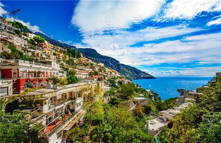 Malebné pobřeží Amalfi s barevnými domy na útesech | Kalábrie všemi smysly