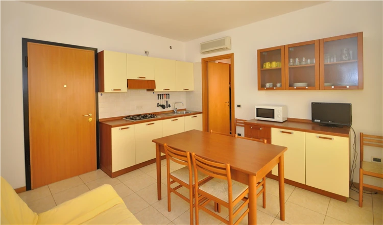 Apartmán Residence Millennium – obývací pokoj s jídelním koutem | Bibione / Residence Millennium