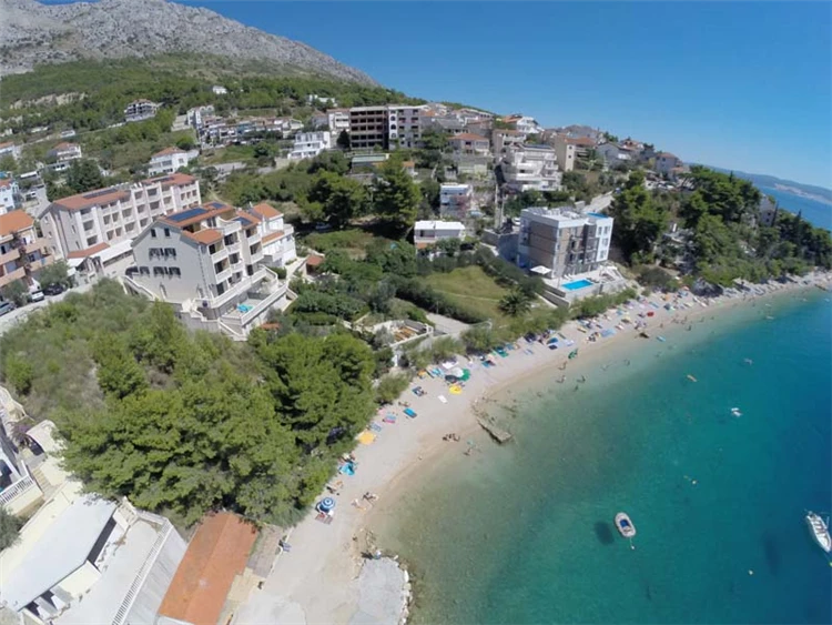 Výhled z Pensionu Nemira na moře nebo hory u Omiše | Omiš-Nemira / Pension Nemira