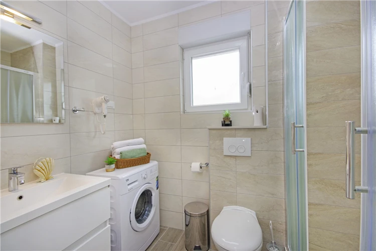Společné prostory apartmánového domu Stella Maris | Promajna / Apartmánový dům Stella Maris